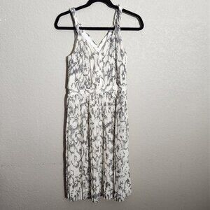 Banana Republic Petite Dress Womens Sleeveless V-Neck Pleated Size 6 Petite